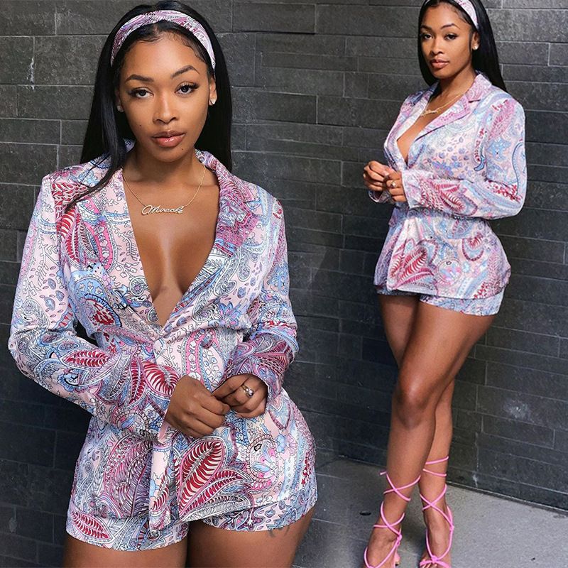 Traje de dos piezas con pantalones cortos y chaqueta estampada a la moda para mujer_voghion.com