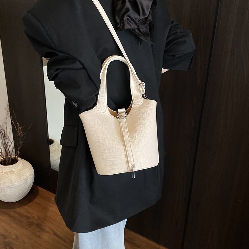 2025 Stilvoller Handheld-Eimer, modische, vielseitige neue Umhängetasche mit einer Schulter für Damen_voghion.com