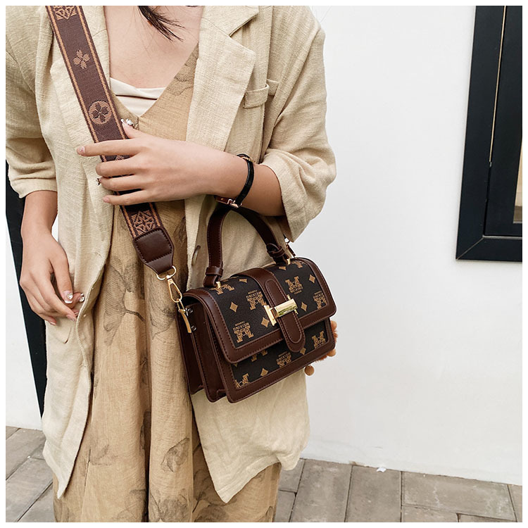 Textured fashion women's bag 2024 new trendy spring retro portable small square bag casual personality single shoulder crossbody bag_voghion.com