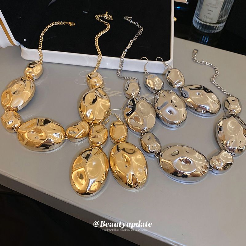 Exaggerated Design With Bright Pleated Earrings Necklace Set, Exquisite Fashionable Collarbone Chain, Light Luxury And_voghion.com
