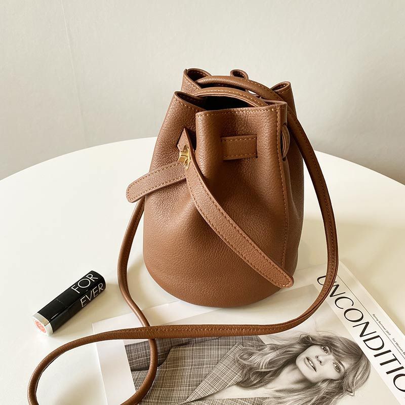 Borsa a tracolla versatile alla moda, piccola e alla moda per le donne, autunno inverno 2025_voghion.com