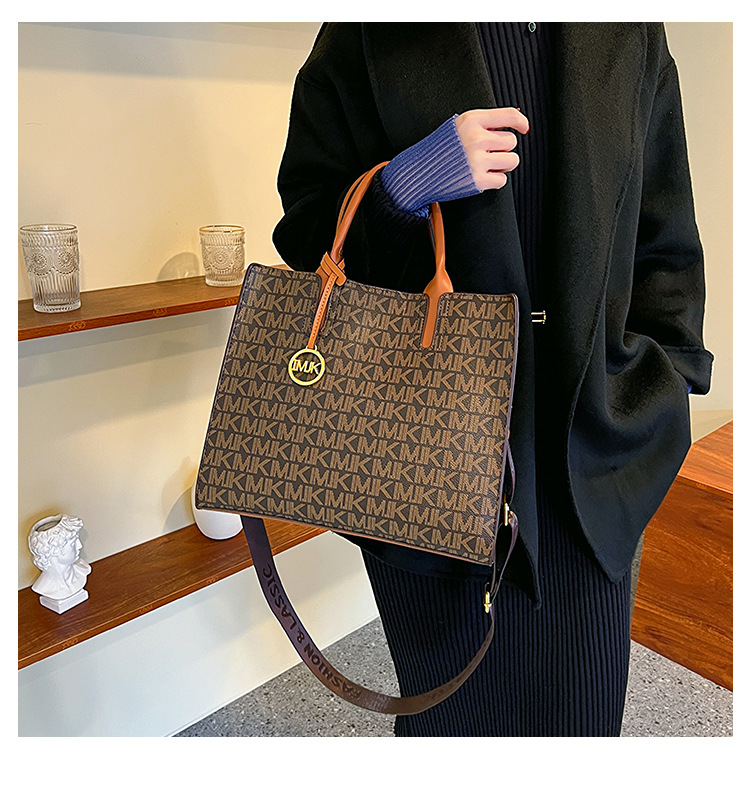 Retro versatile large capacity fashion printing handheld shoulder tote bag_voghion.com