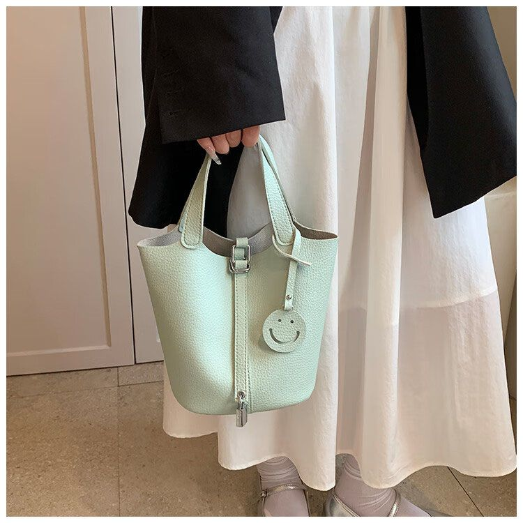 High end women's retro niche design small bucket bag with lychee pattern light luxury handbag for women_voghion.com