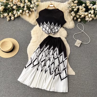 Vêtements pour femmes Nouveaux vêtements d'été costume imprimé style vacances pour femmes haut ample + tempérament doux plissé une jupe trapèze ensemble deux pièces_voghion.com