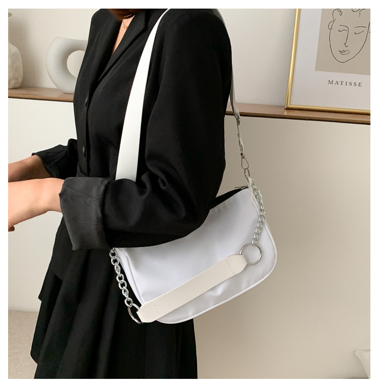 Niche Design Bag Damen 2023 Summer Nei Netz Rout Nylon Ënneraarmtasch High-End Sense One-Shoulder Handtasch mat Ketten_voghion.com