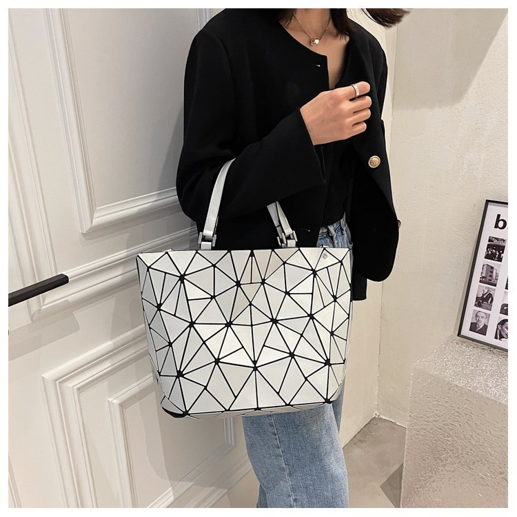 Bag women's 2023 new fashion One Shoulder Messenger Bag solid color geometric pattern Handbag folding bucket bag_voghion.com