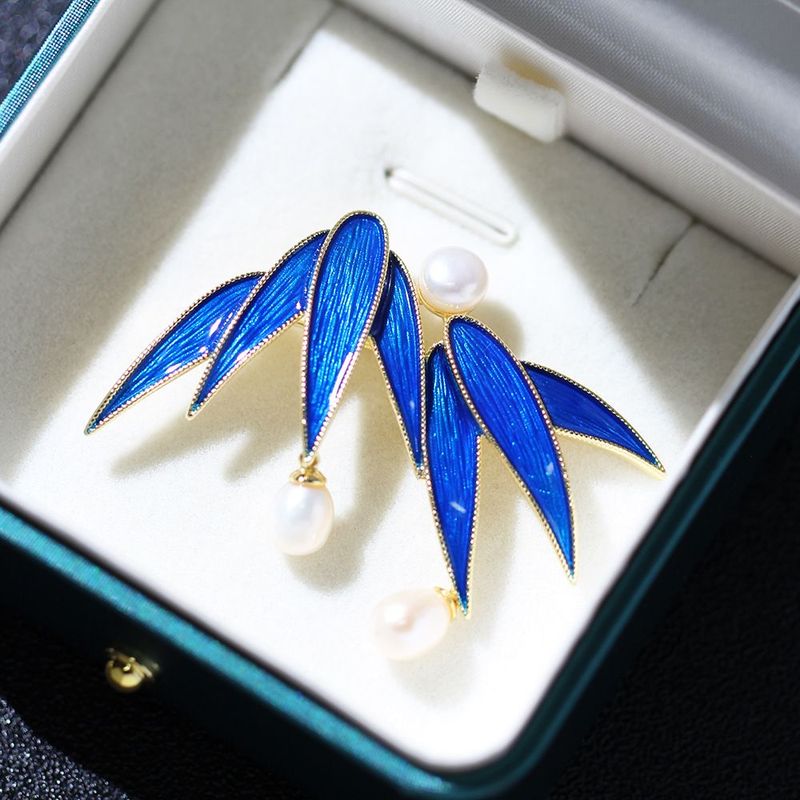 Simple Oil Drop Blue And Green Bamboo Leaf Brooch Temperament Anti-light Imitation Pearl Pin Men's And Women's Models_voghion.com