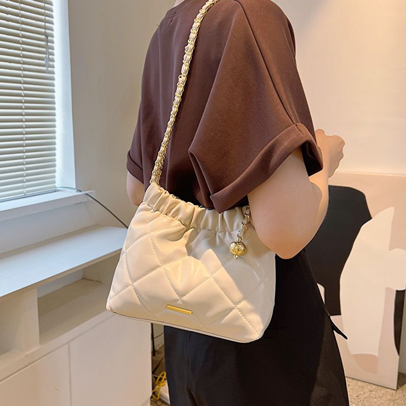 Borsa a secchiello con tracolla alla moda, piccola, con trama di alta qualità, per donna, 2025, nuova estate, trapuntata, con catena, per celebrità su Internet_voghion.com