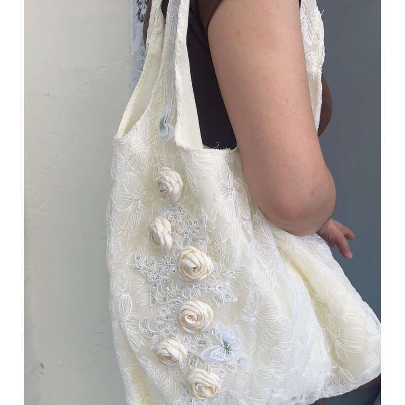 Borsa in tela con pizzo beige di classe, consiglio di Popping_voghion.com