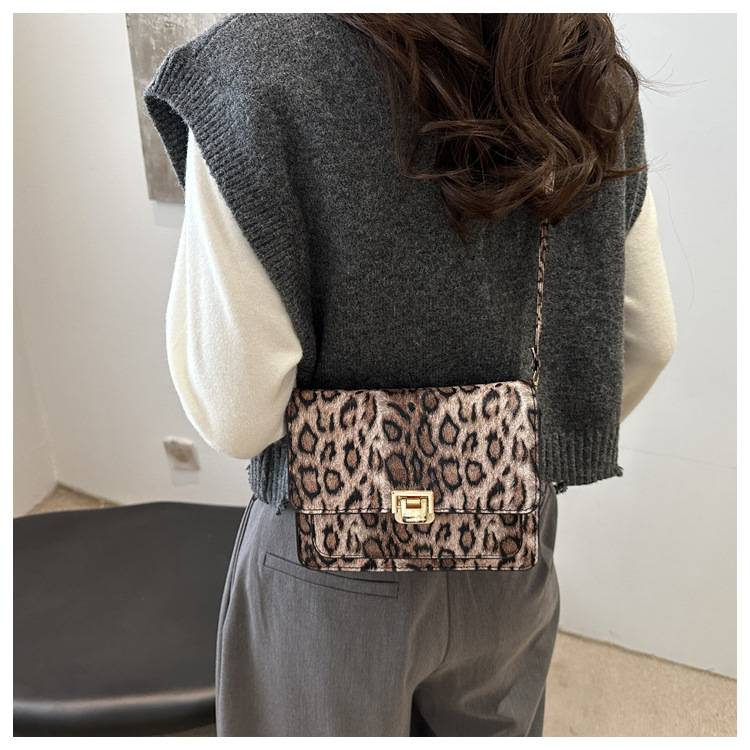 Leopard Print Fashion New One-shoulder Messenger Bag Simple Commuter Small Bag_voghion.com