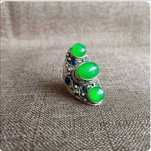 Squisito anello fatto a mano in argento smaltato cinese antico Tibet con intarsi in giada verde_voghion.com