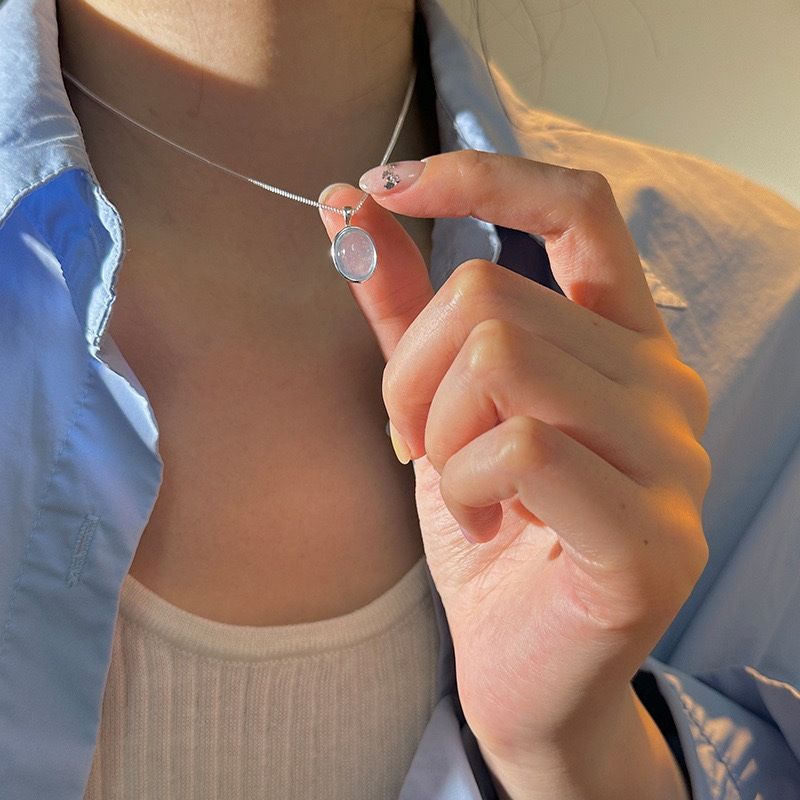 Collana con pietra di luna e acquamarina da donna 2025, nuova catena leggera di lusso con clavicola e catena a forma di serpente e osso, accessori per maglioni_voghion.com