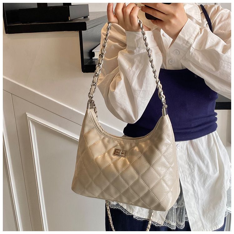 Borsa a tracolla versatile da donna, trapuntata, ricamata e di alta qualità, da portare sotto le ascelle, nuova moda 2025_voghion.com