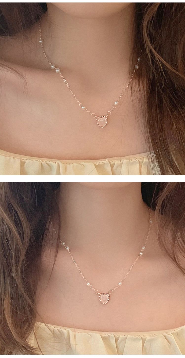 Collana con cuore in pietra occhio di gatto in stile freddo, design di nicchia femminile leggero e lussuoso, accessori per catena a clavicola con perle naturali di piccole dimensioni_voghion.com
