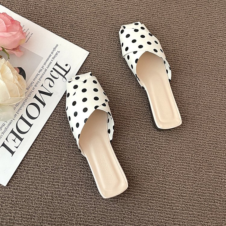 Zapatillas de mujer con puntera cubierta y lunares, sandalias con tiras cruzadas de cuero, sandalias con recortes, chanclas de verano 2022_voghion.com
