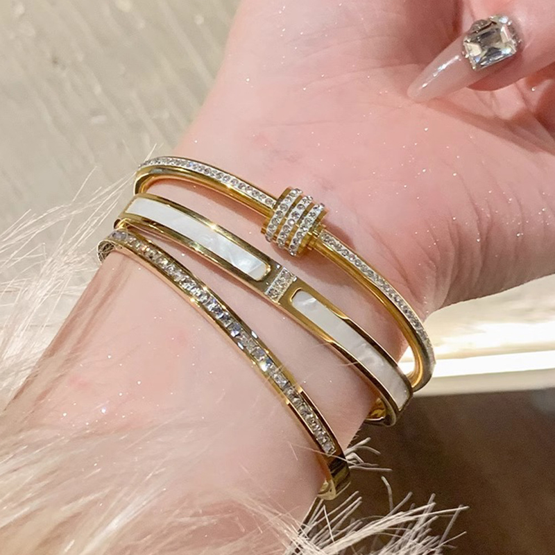 Luxury Titanium Steel Bracelets Fashion Gift For Girlfriend Or Wife_voghion.com