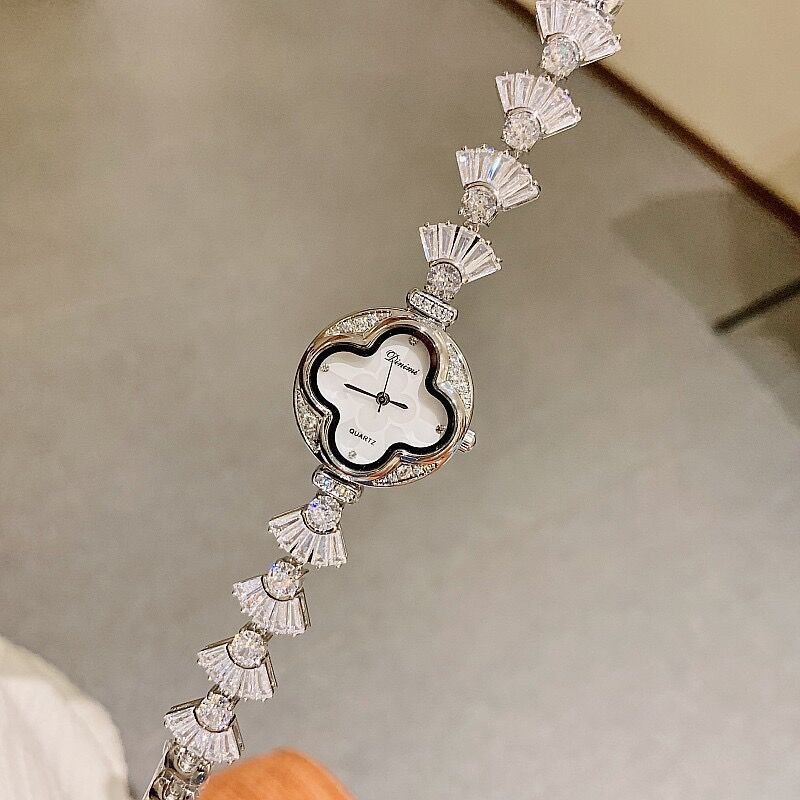 Dimini dinimi new fashion quadrifoglio quadrante in madreperla pieno di diamanti elegante braccialetto a forma di ventaglio orologio da donna lusso leggero_voghion.com