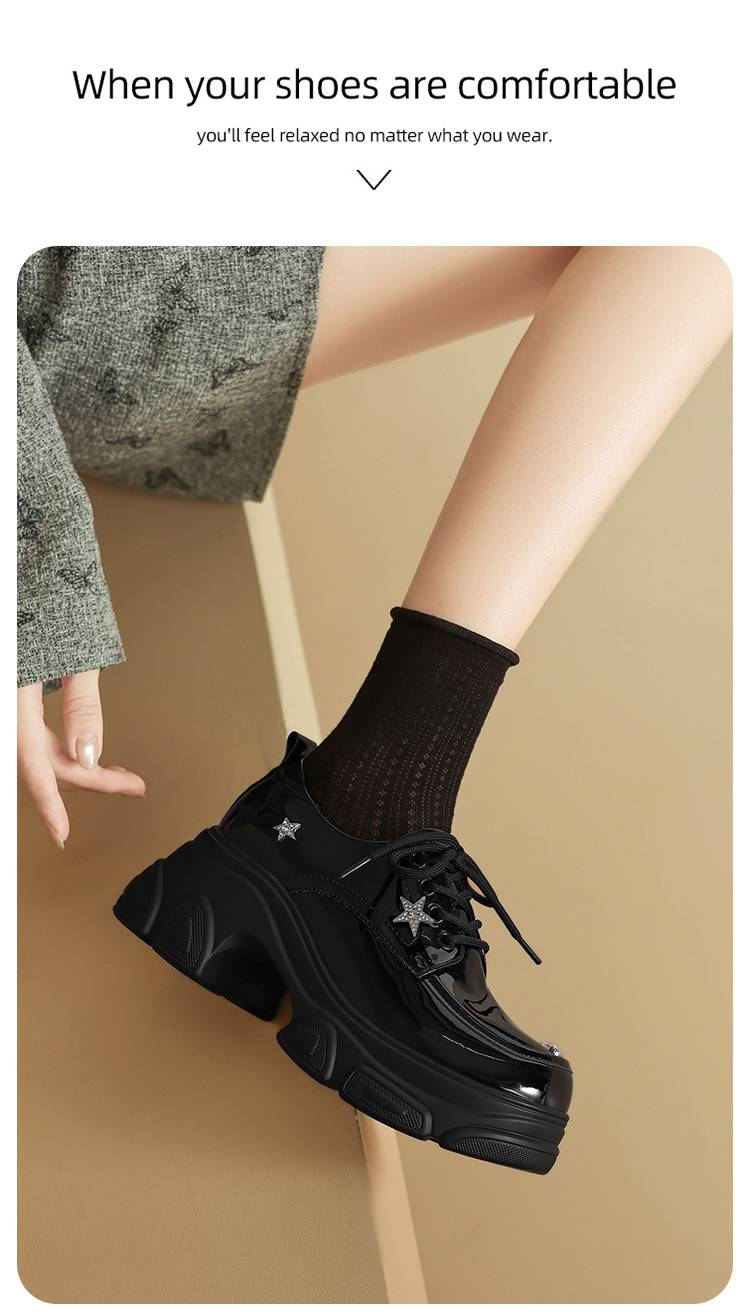 Mocassini con plateau da donna, in pelle lucida con stelle di strass, tacco spesso, stile slip-on, per l'autunno 2024._voghion.com