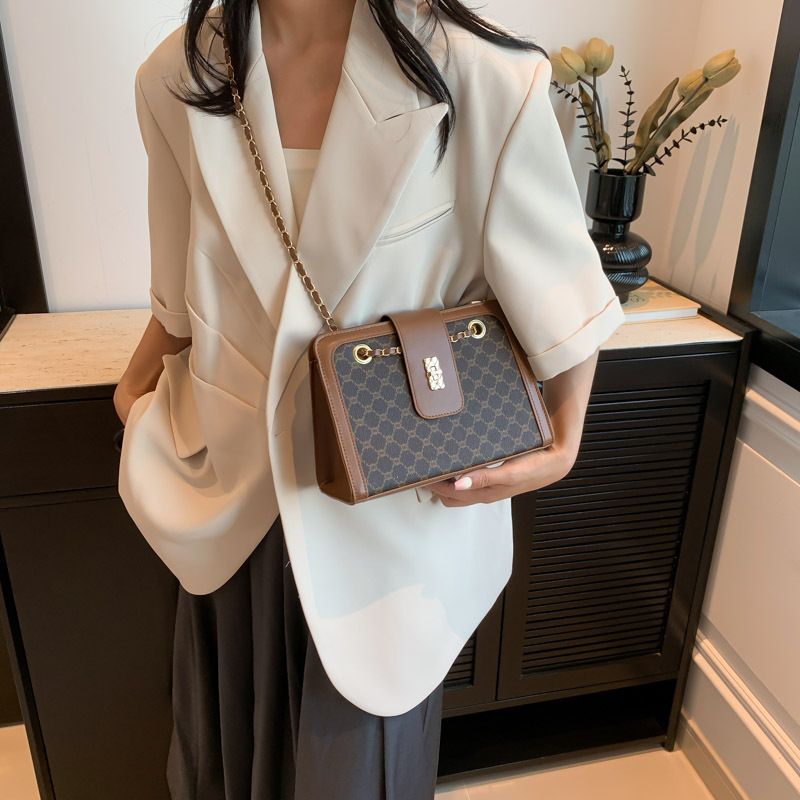 Borsa a tracolla casual elegante e raffinata, piccola, quadrata, da donna, tendenza 2024_voghion.com