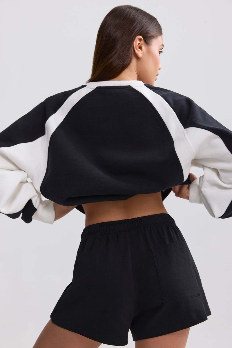 Color-block hoodie en shorts set voor dames – oversized pullover met bijpassende lounge shorts (streetwear stijl, S-XL, 3 neutrale tinten)_voghion.com