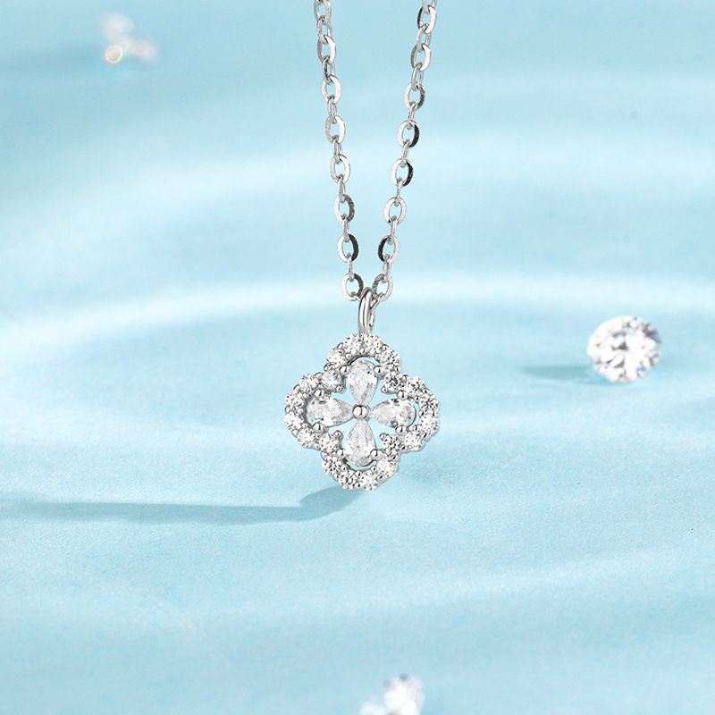 Collar de trébol de cuatro hojas de la suerte en plata esterlina para mujer con cadena de clavícula con incrustaciones de diamantes de alta calidad y de moda_voghion.com