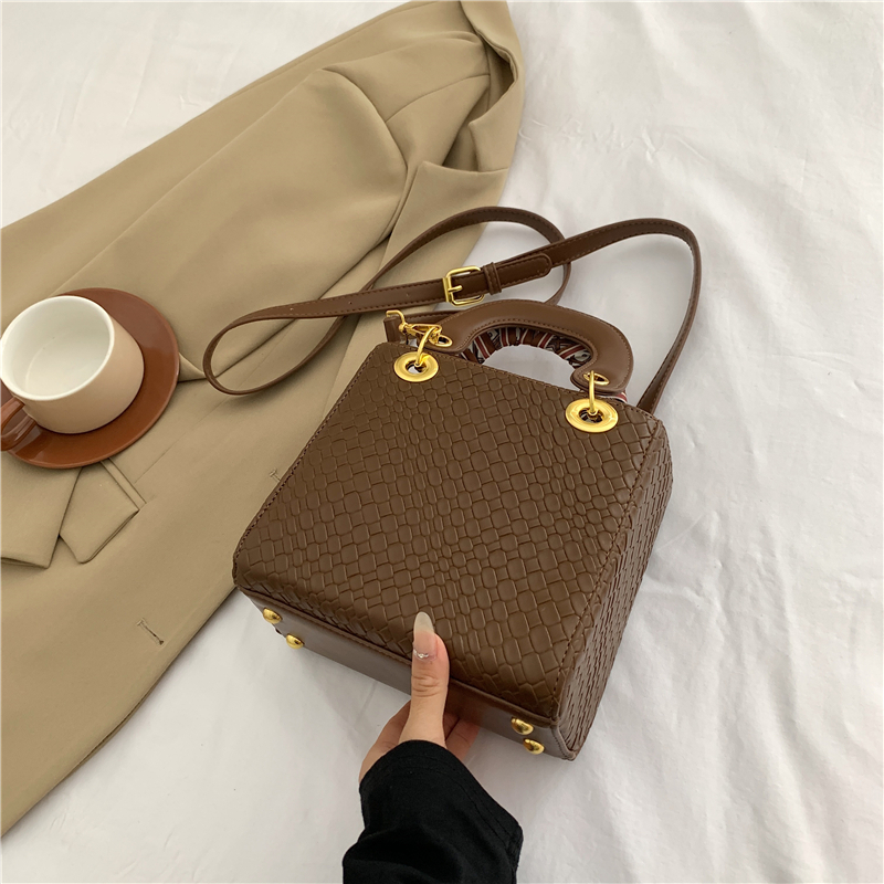 Borsa retrò Dai Fei per donna 2023 Nuova borsa a mano con sciarpa orizzontale intrecciata avanzata con borsa a tracolla in stile occidentale_voghion.com