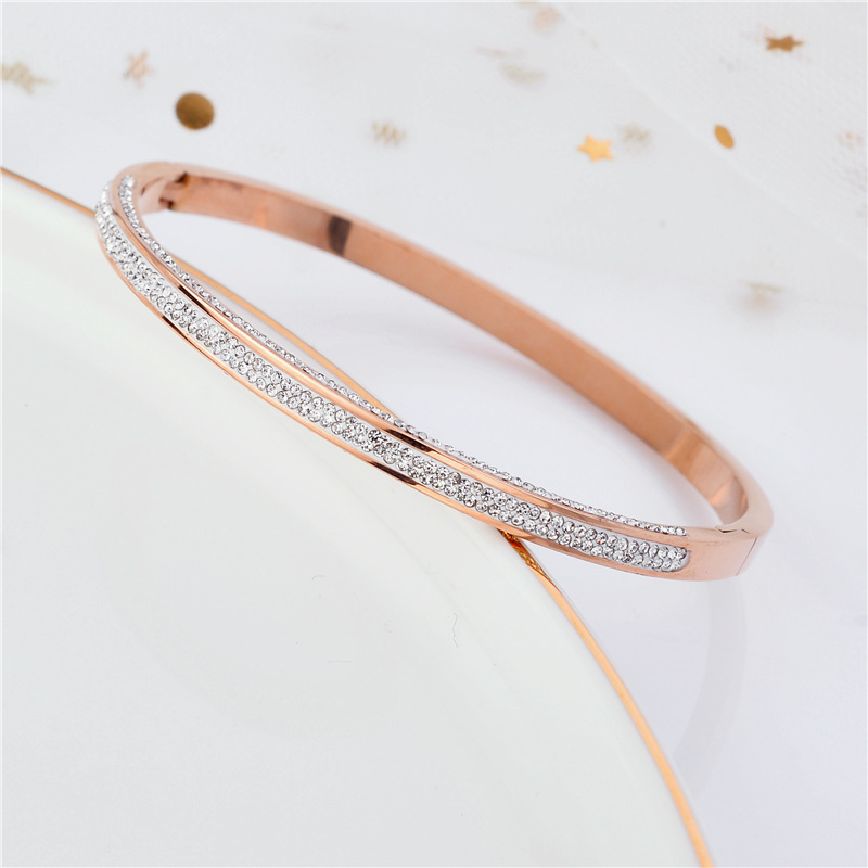 Nuovi stili multipli impermeabili in acciaio inossidabile con cerchi semplici tempestati di diamanti impilati, braccialetti da indossare, gioielli, regali per le vacanze_voghion.com