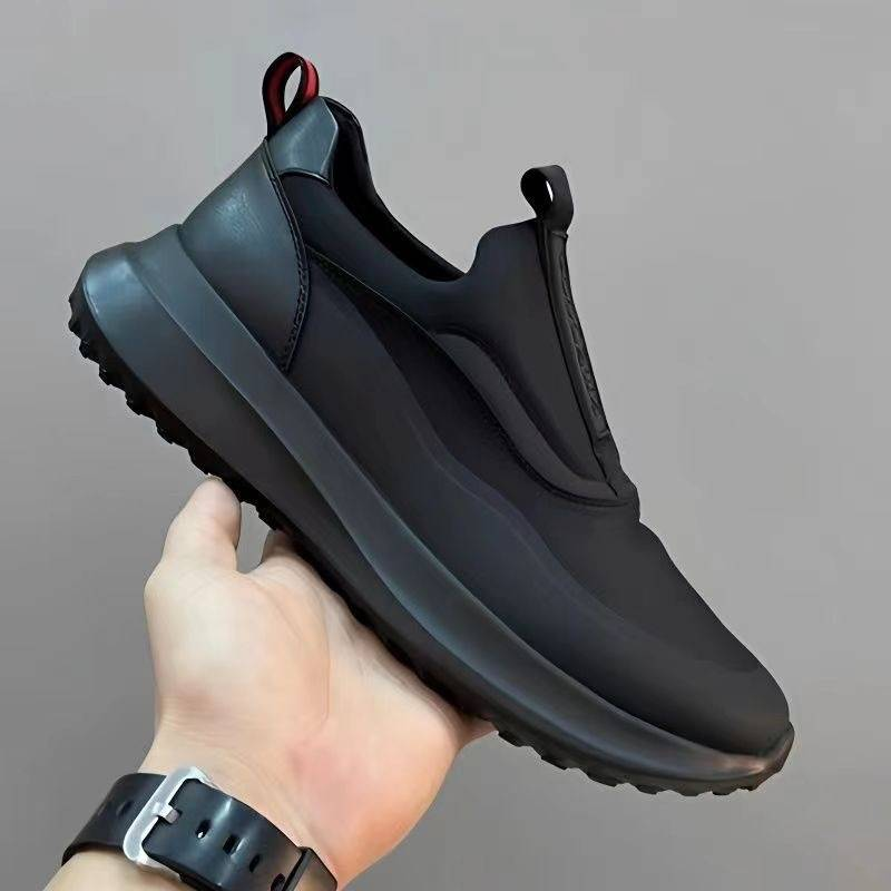 Men's minimalist black soft soled casual lightweight one foot low top round toe sneakers_voghion.com