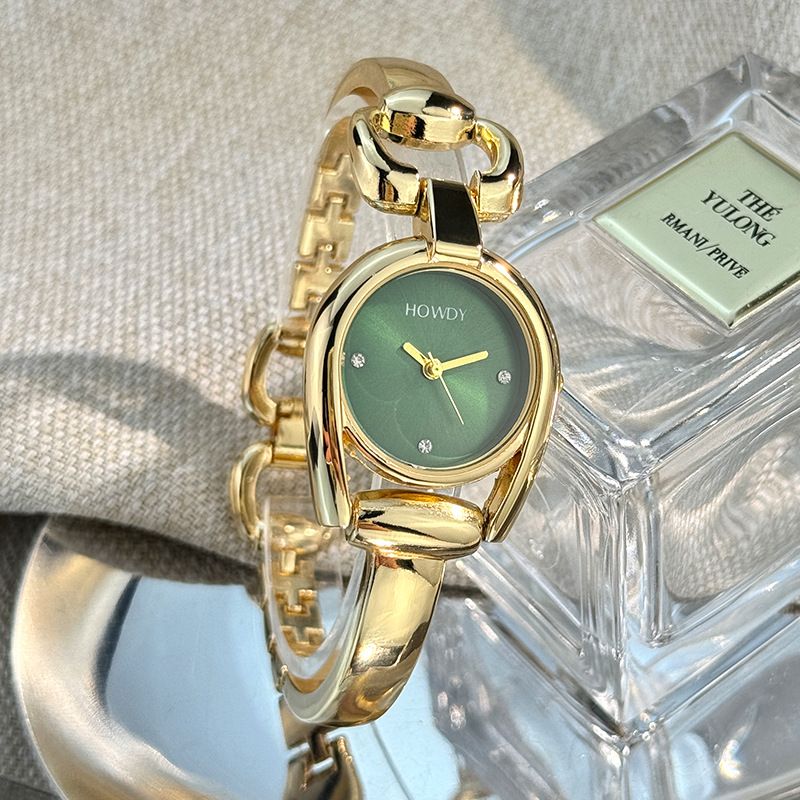 Orologio da donna in lega semplice e alla moda con cassa a ferro di cavallo, cinturino in stile bracciale liscio e lucido_voghion.com