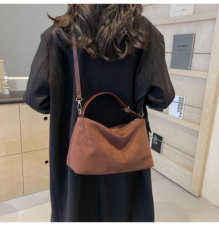 Sac à main mat, niche sous les bras pour femmes, nouveau sac fourre-tout à bandoulière simple d'hiver, sac à bandoulière en daim polyvalent_voghion.com