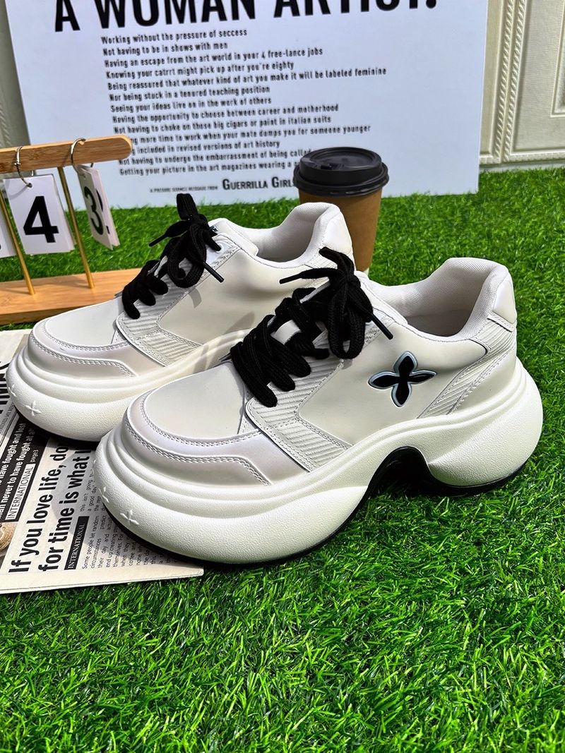 Baskets blanches à semelle épaisse en cuir véritable pour femmes, même style, nouvelle collection 2025, sport d'été décontracté_voghion.com