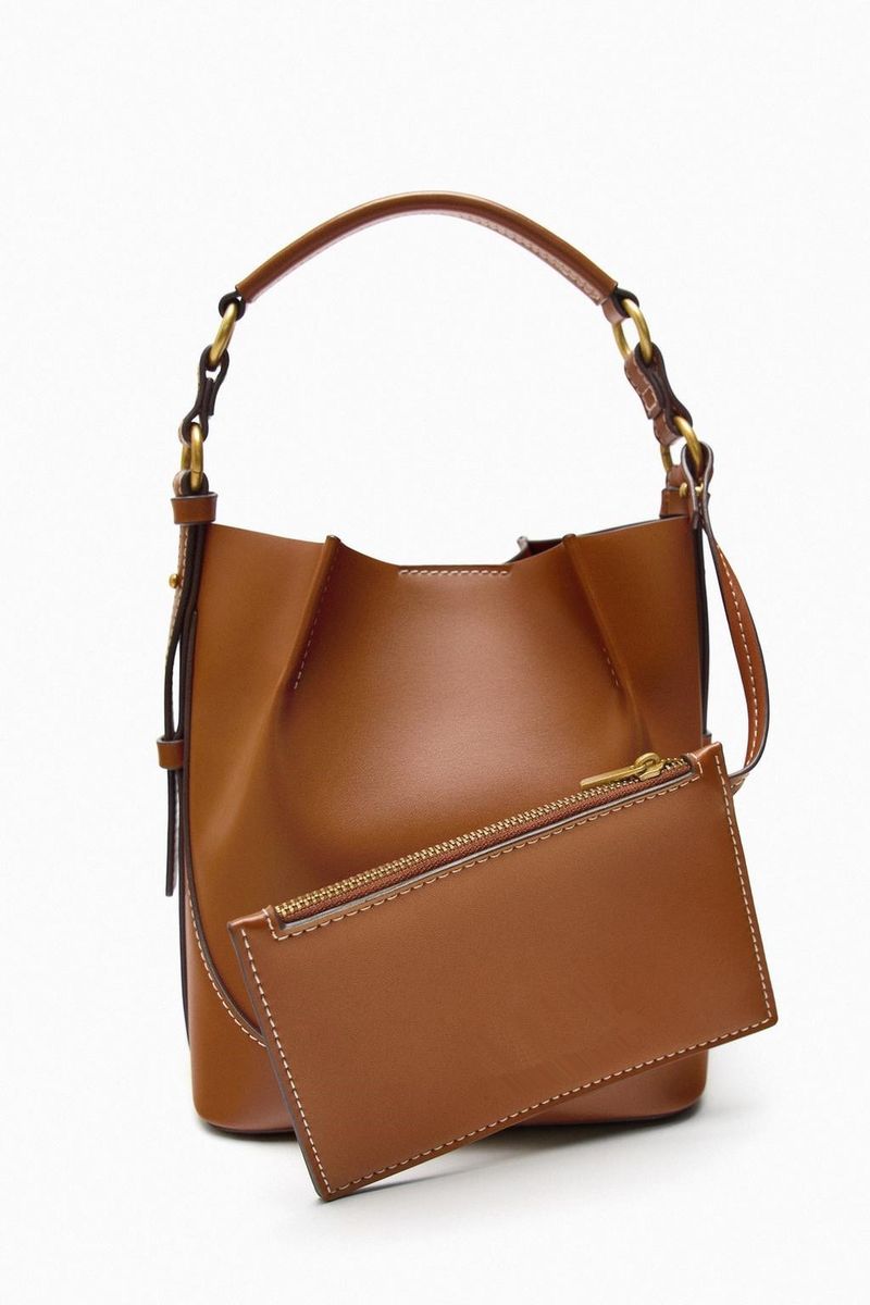 Z foreign trade cross border women's 2024 new large capacity wide shoulder strap one shoulder hand held drawstring hand held crossbody bucket bag_voghion.com