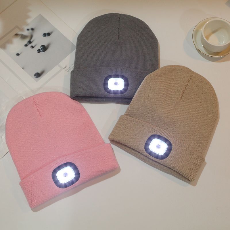 Berretto con luce a LED – Berretto invernale in maglia con lampada frontale regolabile per pesca notturna, ciclismo e attività all'aperto (6 colori, foderato in pile, ricaricabile tramite USB)_voghion.com