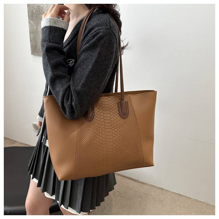 Large-capacity Simple Portable Tote Bag New Autumn And Winter Joker Advanced Commuter One-shoulder Underarm Bag_voghion.com