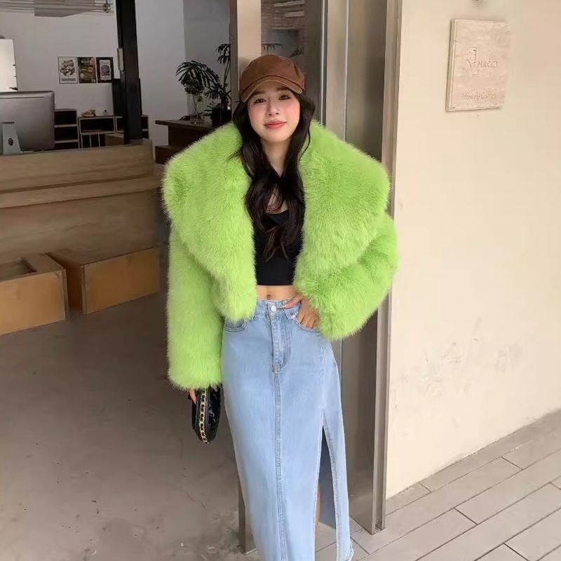 Leuchtend grüne Jacke aus Kunstfuchspelz – koreanisch inspirierter flauschiger Kurzmantel für Damen_voghion.com