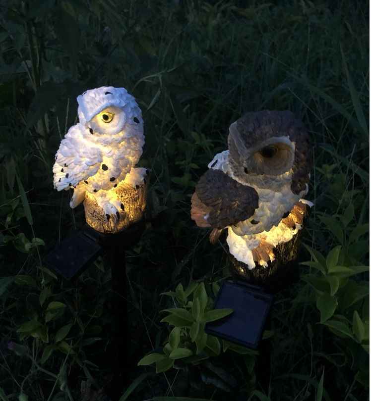 Solar-Eulen-LED-Gartenleuchte aus Kunstharz – dekorative Landschaftsbeleuchtung für den Außenbereich, wasserdicht und mit Dämmerungssensor (weiß/braun, Tierdesign)_voghion.com