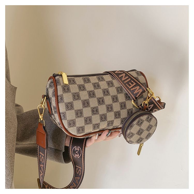 Borsa famosa su Internet per le donne nel 2024, nuova borsa quadrata piccola stampata alla moda, tracolla larga versatile, singola_voghion.com