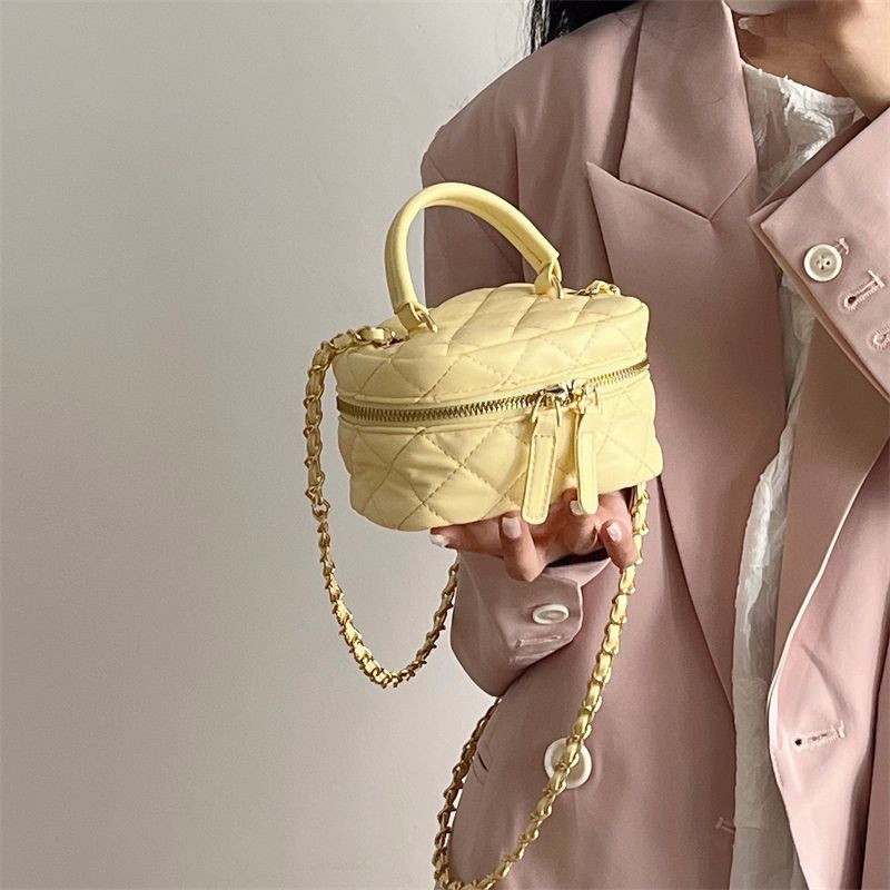 Xiaoxiangfeng Moda Donna 2024 Nuova Catena Portatile Versatile Mini Borsa a Tracolla con Bocca a Spalla Rossa_voghion.com