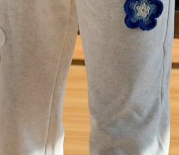 Męskie spodnie joggery cargo z haftowanymi kwiatami – luźne, proste spodnie casualowe z wyjątkowym wzorem do noszenia na co dzień i na sportowo_voghion.com