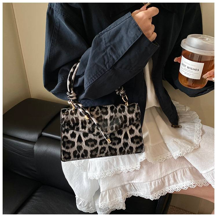 Fashion Handbag Bag Women's New Leopard-print Niche Design One-shoulder Messenger Bag Foreign Commuting Small Square Bag_voghion.com