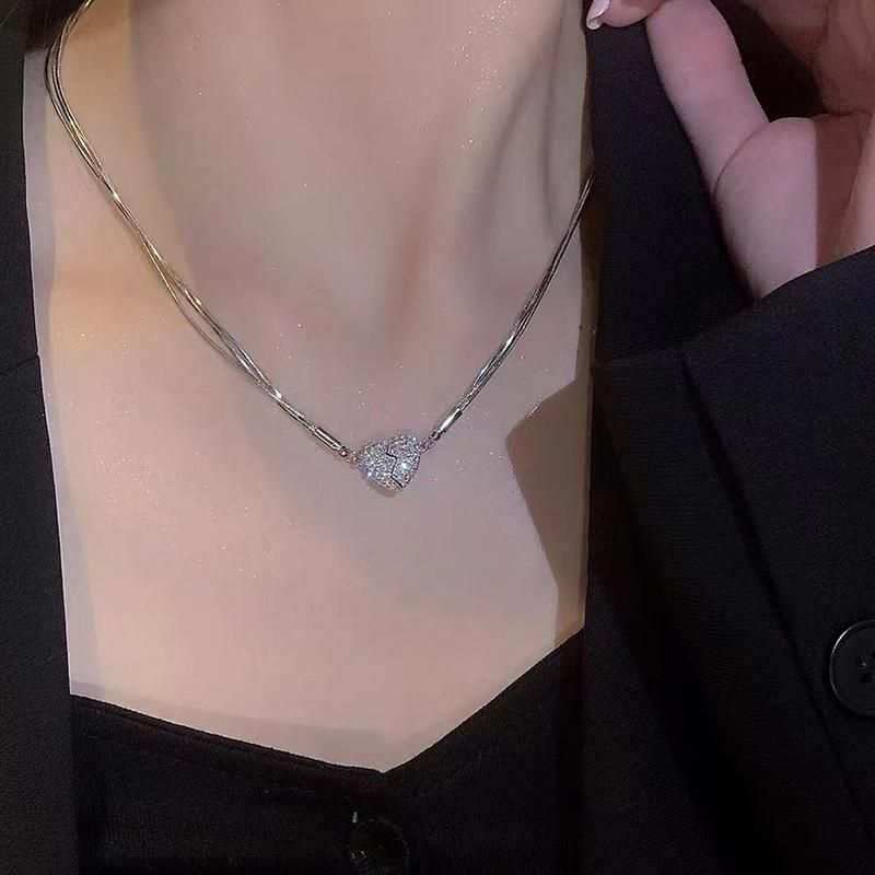 Collana di coppia con magnete a forma di cuore in zircone lucido di lusso per donna, squisita collana girocollo multistrato color argento con clavicola._voghion.com