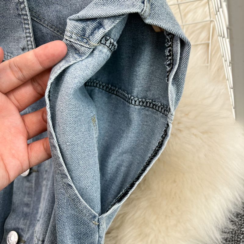 Styl odzieży damskiej, odzież robocza, denim, kombinezon, wysoki stan, wyszczuplające, proste, szerokie nogawki, kombinezon dla kobiet_voghion.com