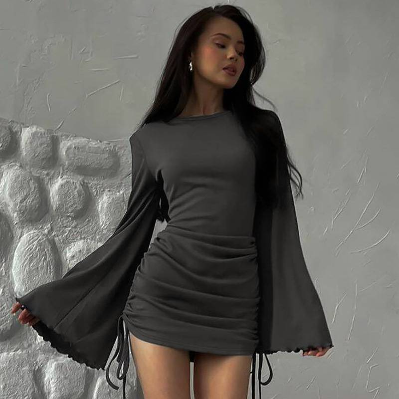2025 Herbst neue Damenmode einfarbig lange Horn Ärmel Kurzarm Stil würzig Mädchen Kleid_voghion.com