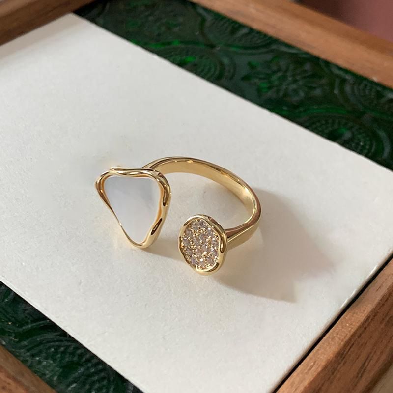 Anello per dito indice in madreperla con triangolo in zircone, stile francese, elegante, versatile, leggero, di lusso, di alta gamma_voghion.com