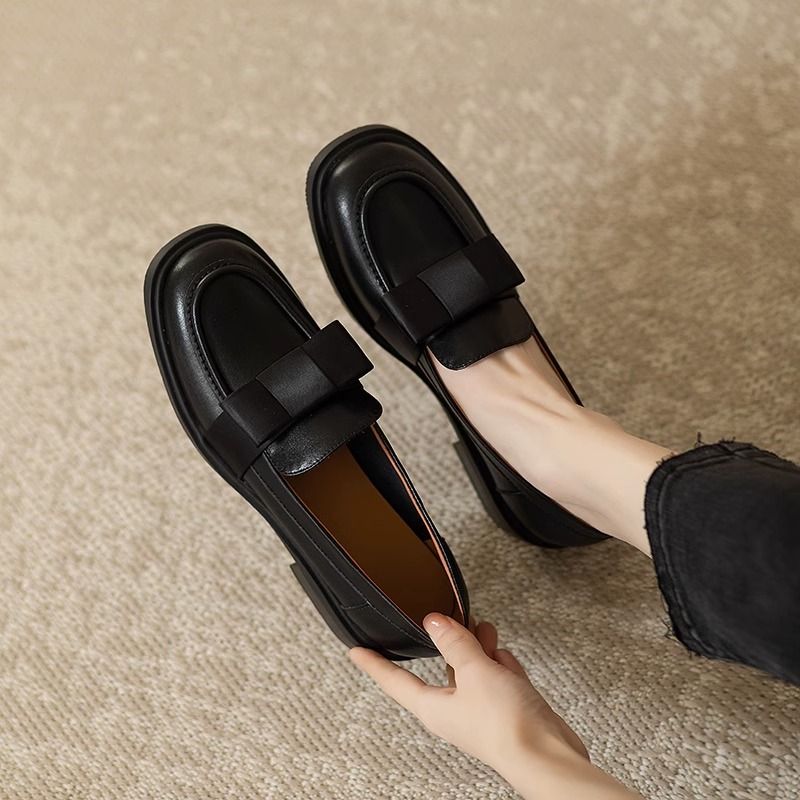 Mocassini con fiocco in stile britannico 2025 Primavera e autunno Nuovo arrivo Scarpe in pelle vintage Tacco basso Scarpe basse abbinate da donna_voghion.com