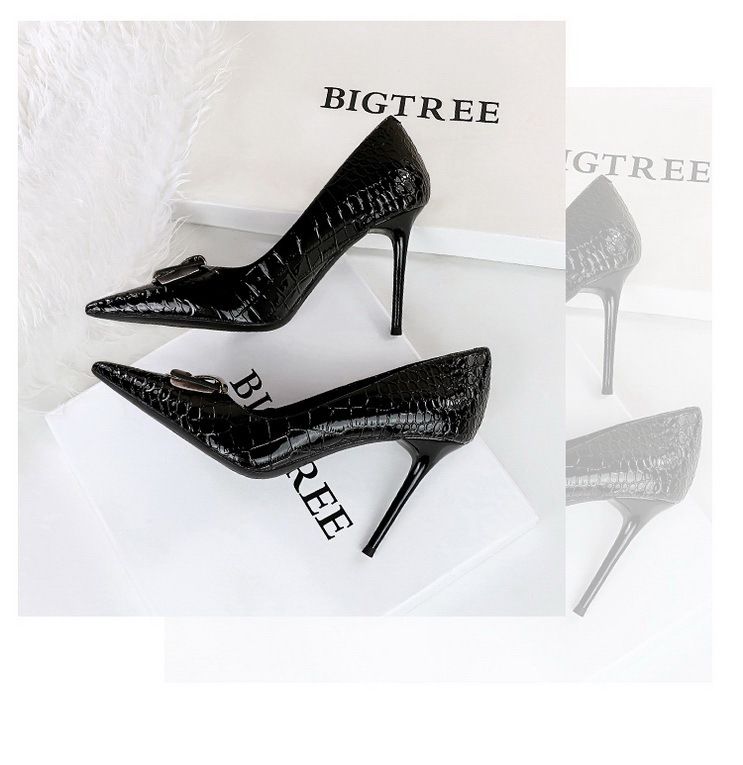 3391-K56 Thin Ultra High Heels Shallow Mouth Sharp Snake Pattern Lacquer Leather Metal Buckle Decoration Single Shoes_voghion.com