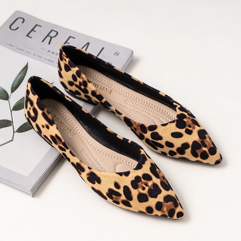 2025 New Sexy Pointed Leopard Pattern Single Shallow Mouth Flat Shoes, 41 42 Large Women's Shoes_voghion.com