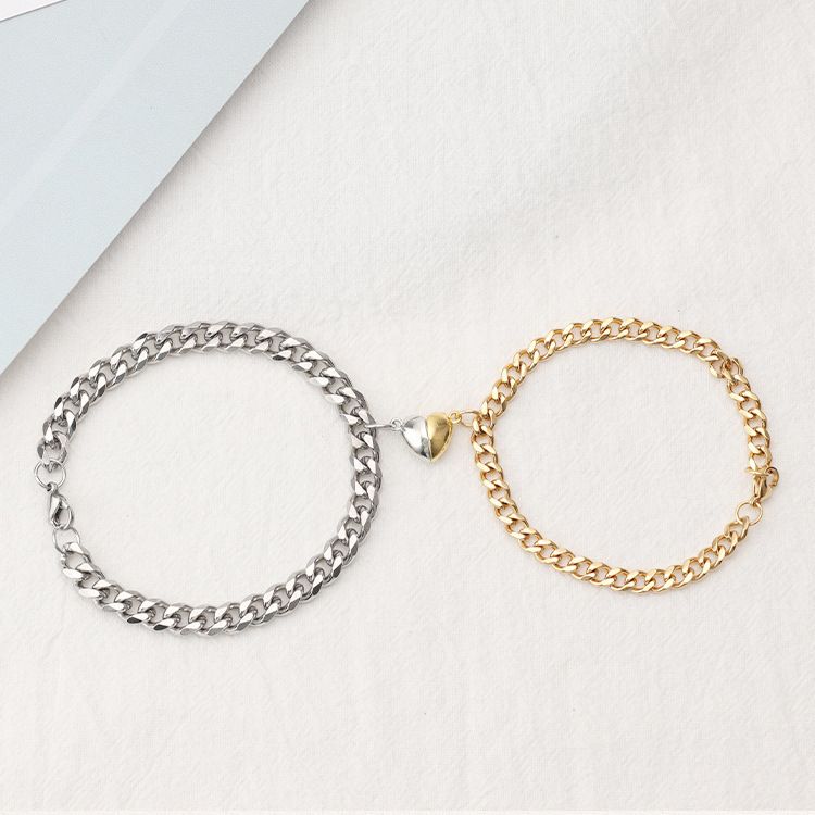 Set di braccialetti con cuore magnetico a catena cubana, in vendita a prezzi accessibili, coppia di braccialetti_voghion.com