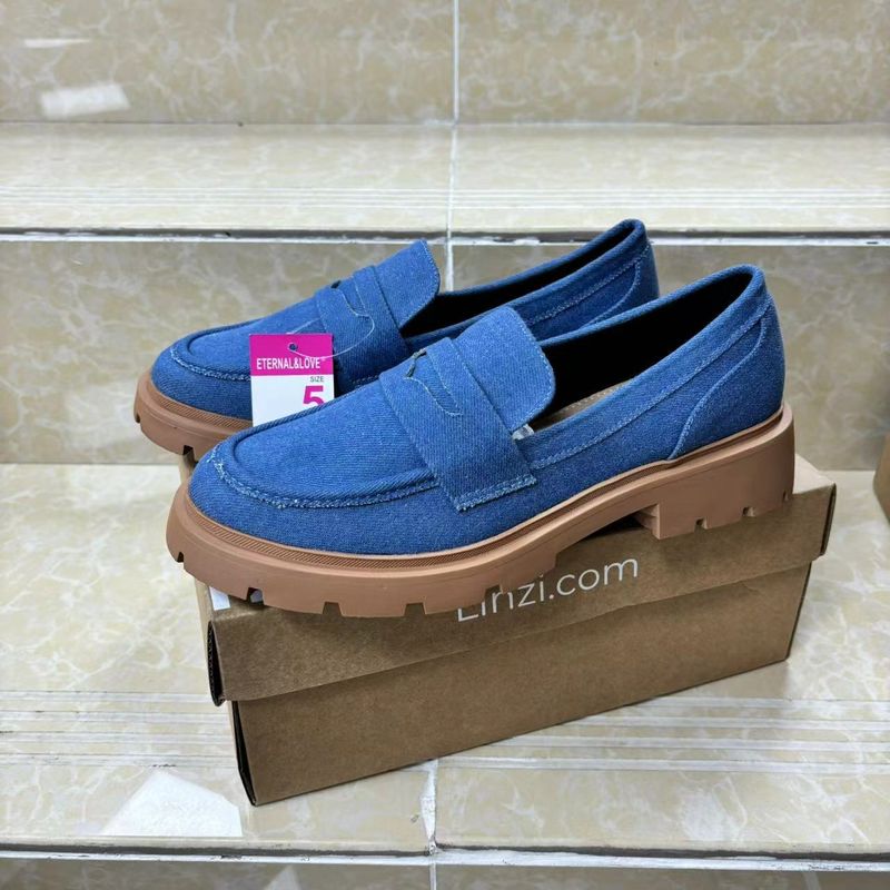 Bequeme und lässige Loafer aus britischem Denim, vielseitig einsetzbar_voghion.com