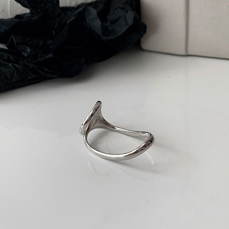 Blogger di celebrità coreana di Internet, stesso stile, doppio geometrico irregolare per le donne, indice di tendenza della moda di nicchia_voghion.com